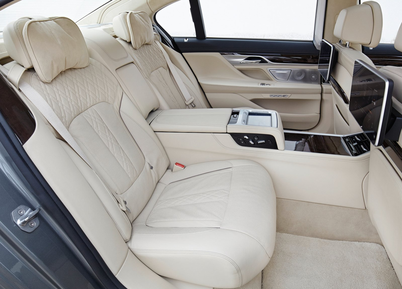 Illustration for article titled Here Is A Very Bad Review Of A Very Good Car, The 2016 BMW 7 Series